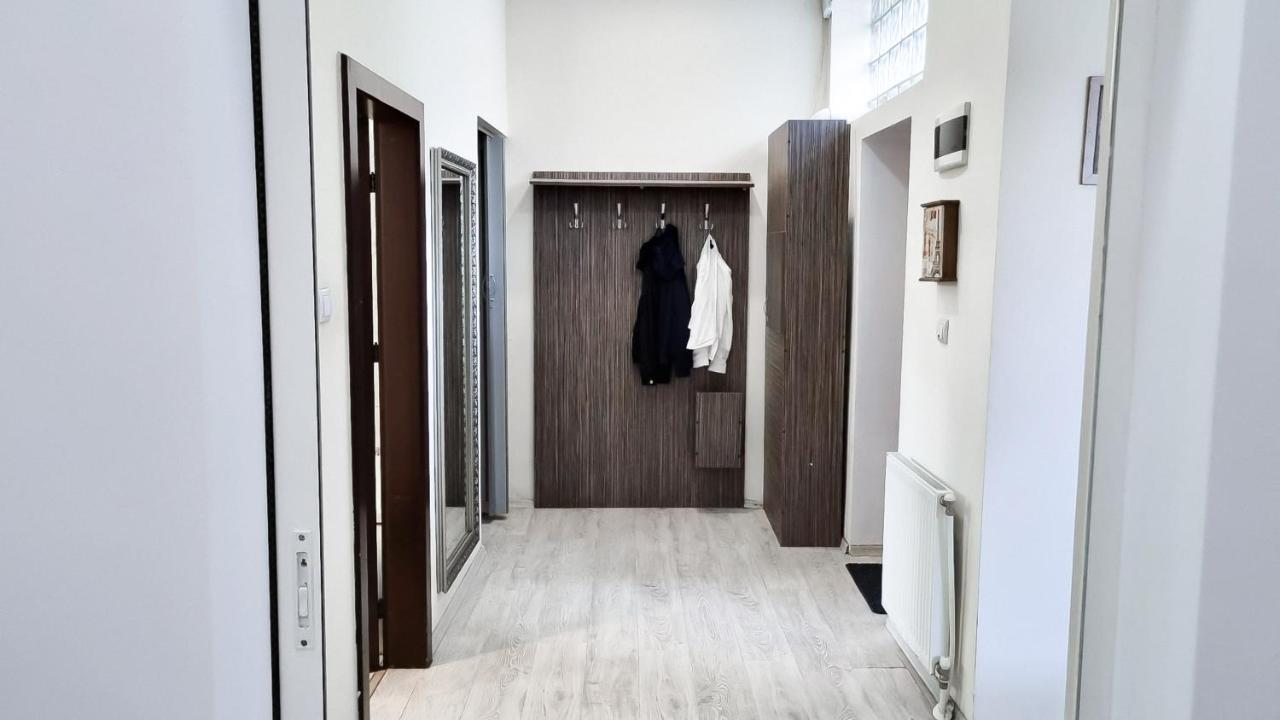 Simi Central Apartment Oradea Dış mekan fotoğraf